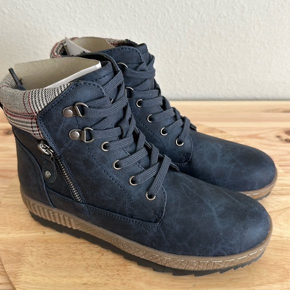Wanderlust Waterproof Ankle Boots - Tina - Picture 1 of 6